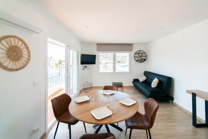 WELCS APARTAMENTO 263 EMP con vistas al canal