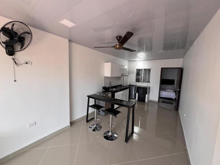 Moderno apartaestudio amoblado con parqueadero