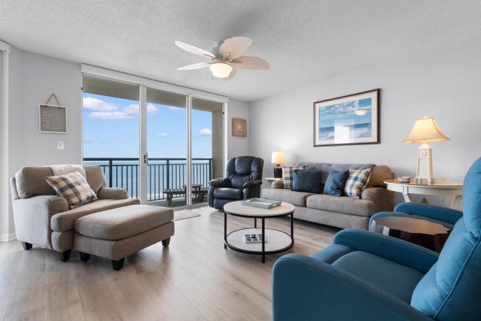 Beachfront Escape l Pool, Hot Tub & Amazing Views