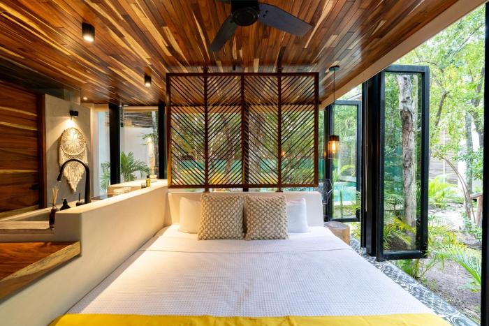 Chay Glass Jungle House