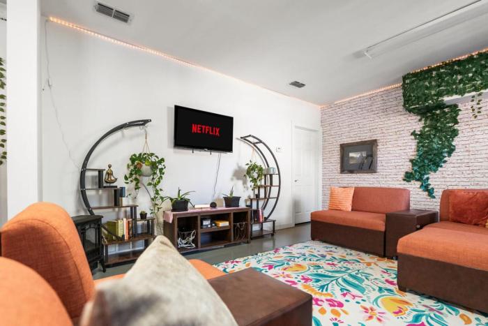 Walk to outlets free designated parking