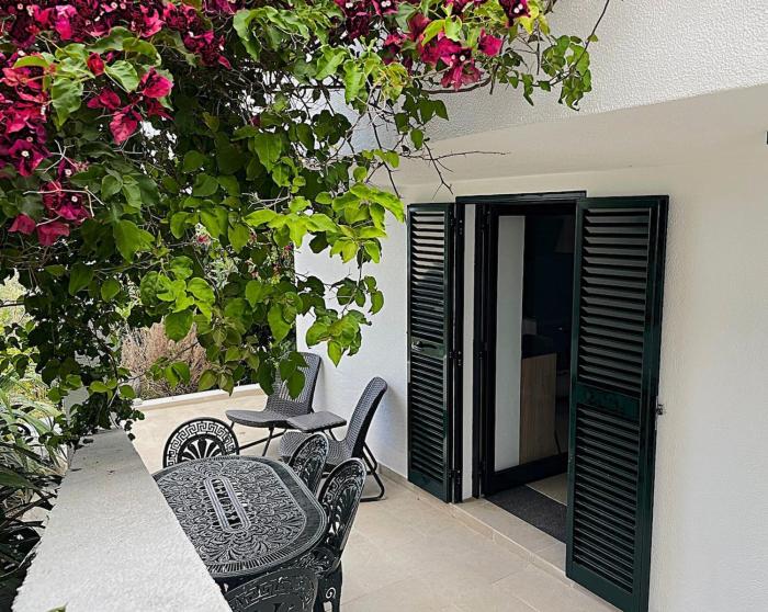 Calheta Suite Jardim - Adults-only suite met vrijstaand bad en tuinzicht