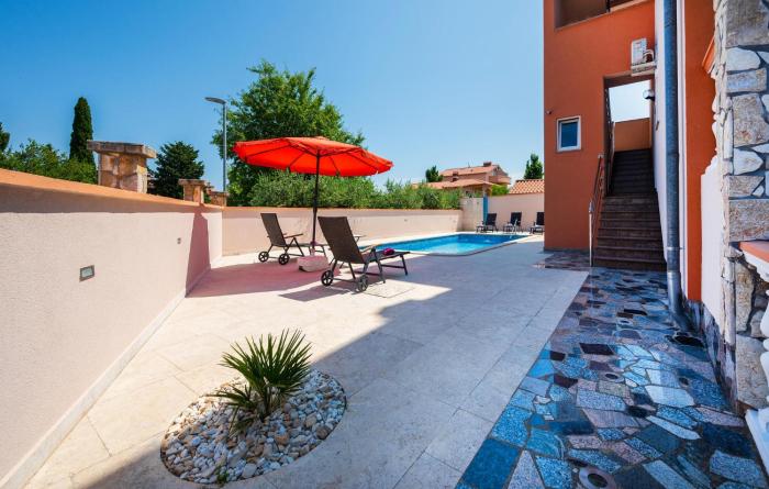 Lovely Apartment In Pula With Kitchen