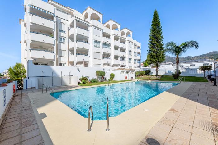 Luminoso ático con vistas al mar y terraza amplia