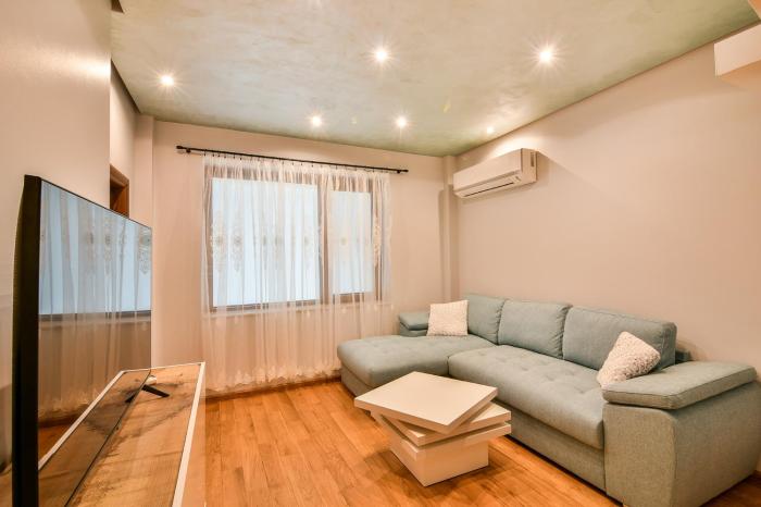 Central 2BR Duplex with sauna