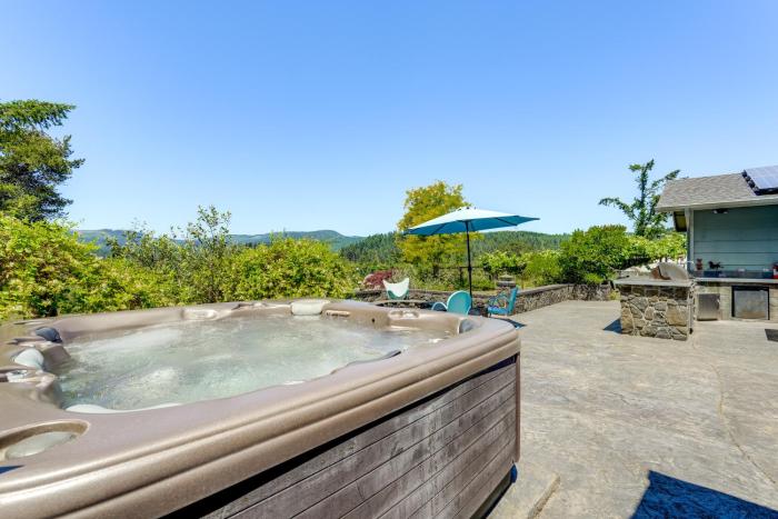 Oregon Farmhouse Hideaway on 53 Acres