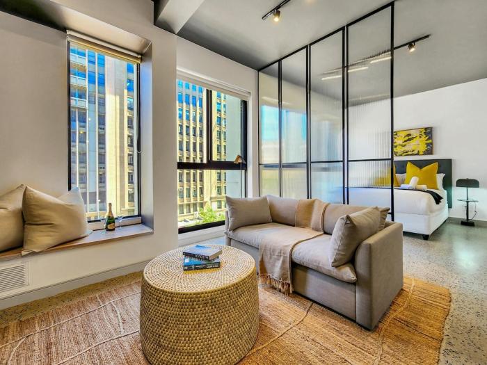 Sunny, 3rd Floor, spacious, Fast wifi-pool