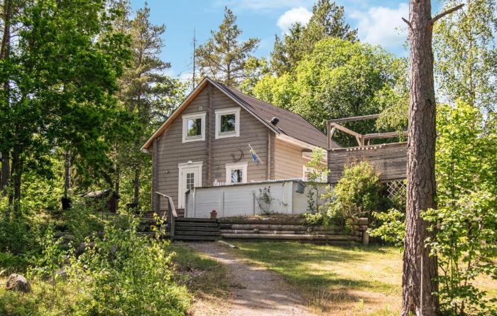 3 Bedroom Beautiful Home In Nynäshamn