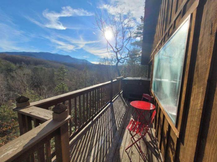Great View Location Studio Log Cabin Hot Tub