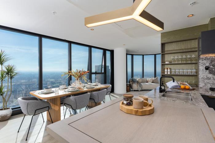 Executive Penthouse in Heart of Melbourne 3BR w Parking