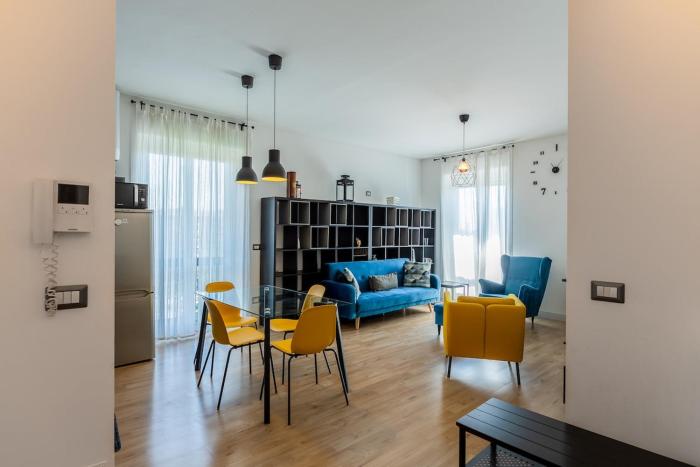 Large apartment with private balcony and workspace