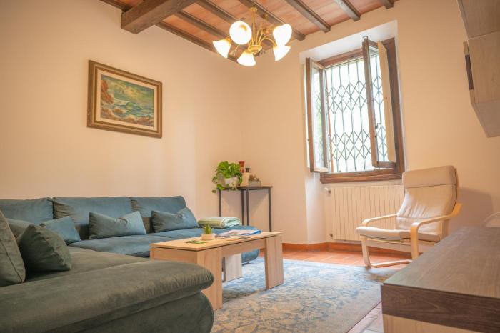 Classic Florentine flat with garden