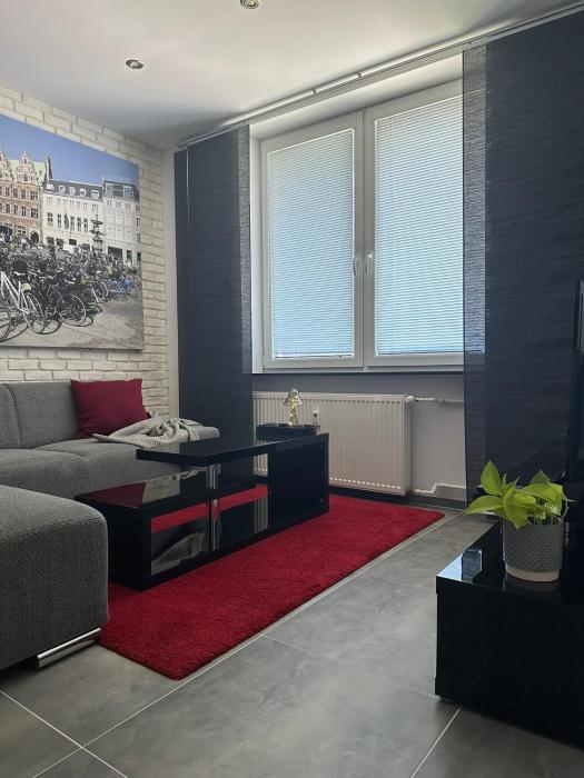 RR bus station apartment