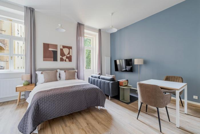 Blueground Holešovice balcony nr Vltava PRG-48