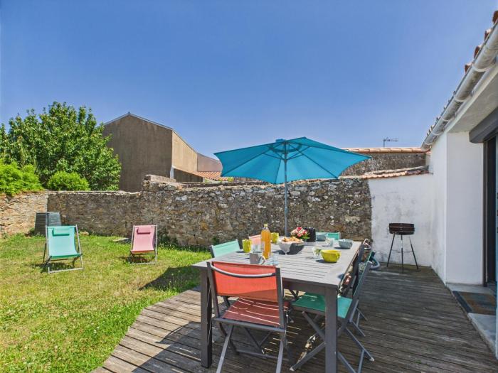 Maison avec une dépendance dans le jardin pour 6