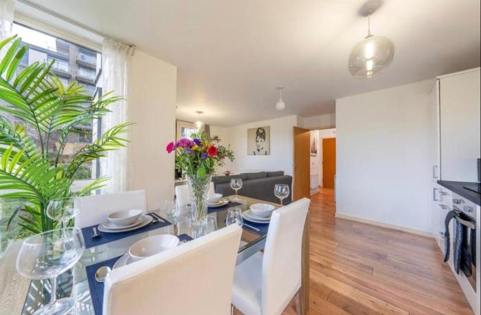 LuxuryStayLong-Sleeps6-FreeParking-FreeGym-Terrace