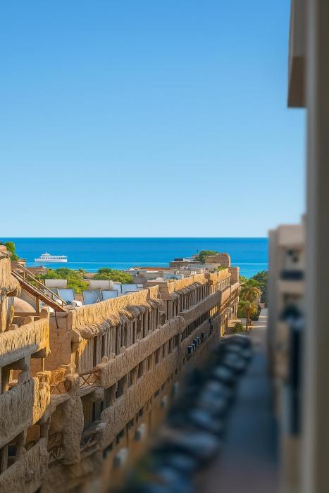 Selena Bay Luxury Sea View 1BR Apartment, Private Beach and Pool