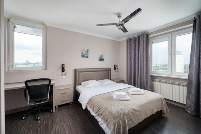 Metro Szwedzka Homely Apartment by BookingHost