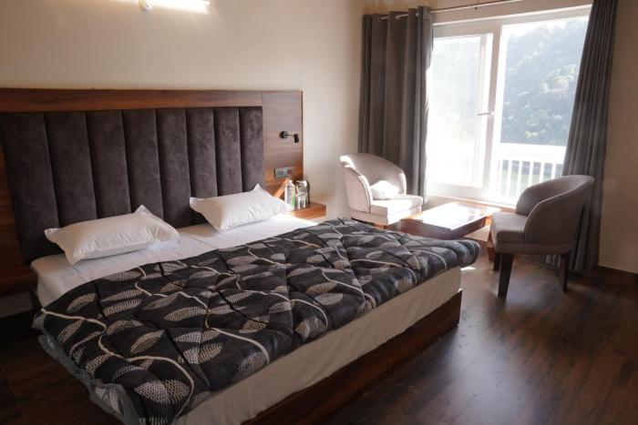 The Oak & Lake View Resort By Mind My Trip