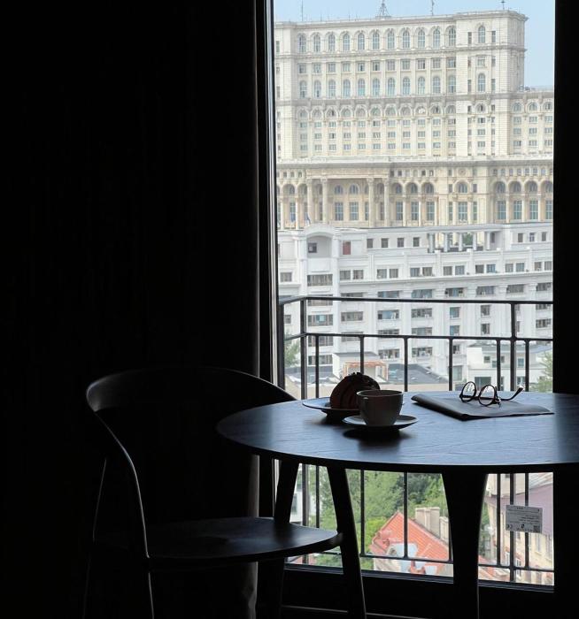 CHOCOLETTE | Sky Apartment with Parliament View