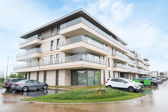 Luxurious apartment with 2 bedrooms and balcony