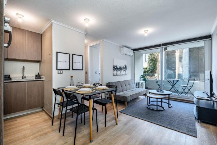 Modern & Cozy Apartment Steps from the Metro