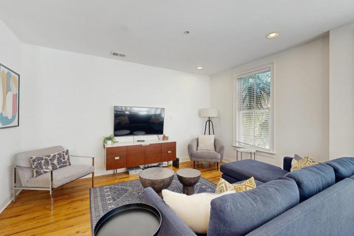 Contemporary Home in Perfect Location - 207 B St Philip Street