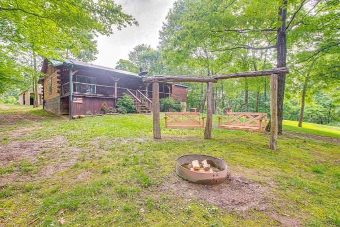 Pond and Fire Pit Charming Log Cabin near Blue Rock