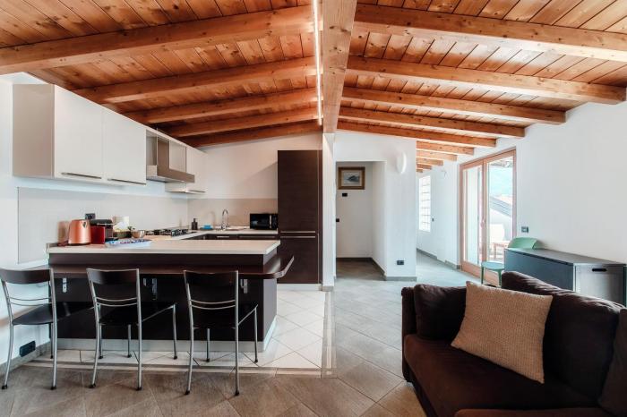 La Colonghera by Quokka 360 - flat on Lake Como