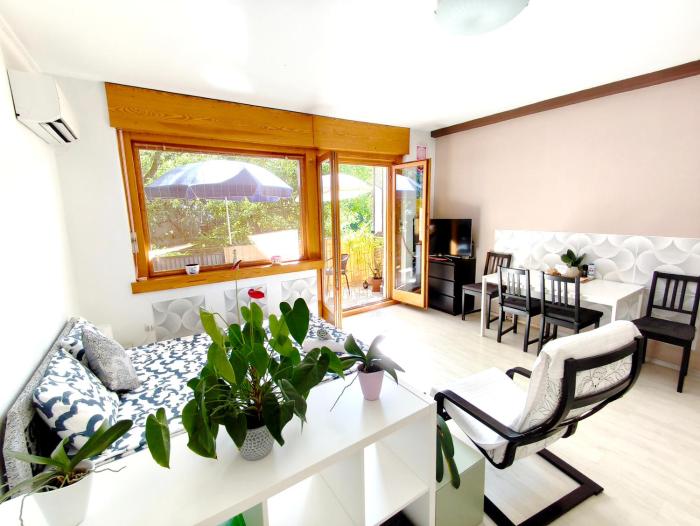 Free parking, Balcony, near to city park