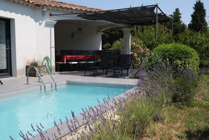 charming family house with pool located at Lisle sur la sorgue - sleeps 8