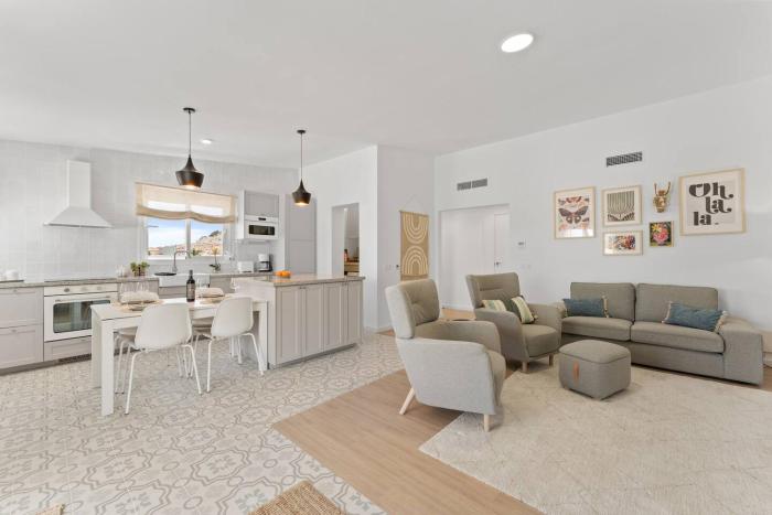 Modern Gem with large Terrace and Sea Views