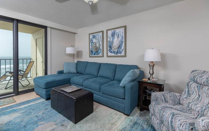 Phoenix I 1067 condo