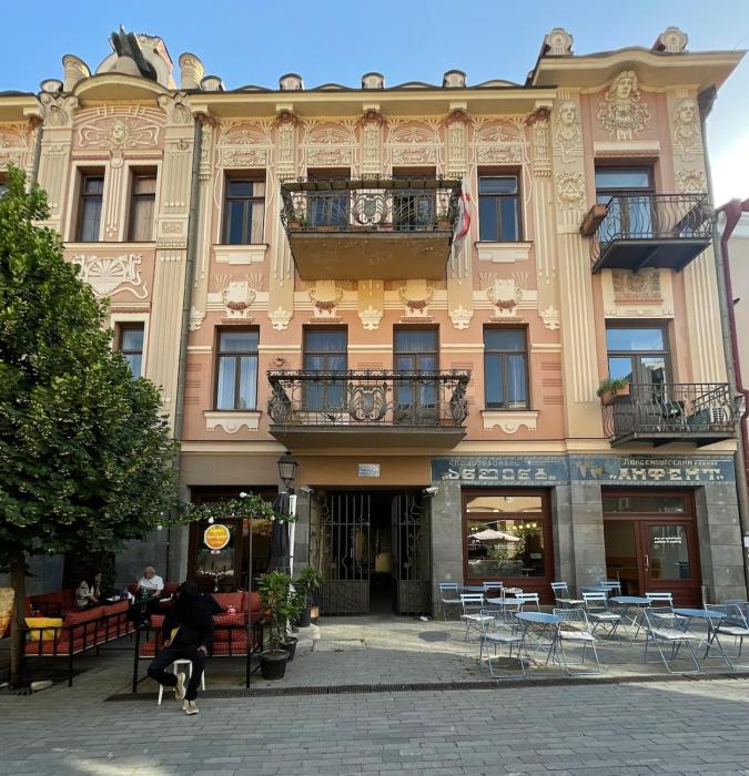 Апартаменты Georgian Sun, мансарда в центре города