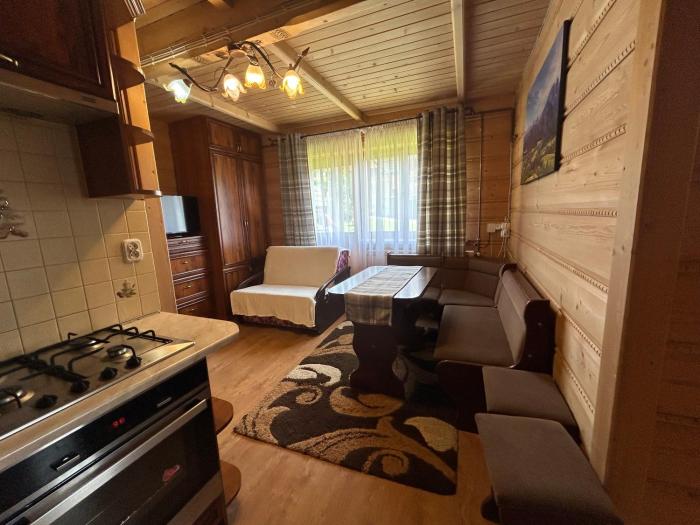 Cichowiańska Chałupa przy stoku z widokiem na GÓRY I SKY WALK