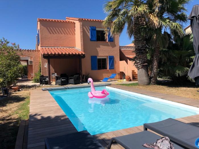Villa de charme à Saint Cyprien avec Piscine et Jardin Méditerranéen, plage et commerces à 10 minutes à pieds