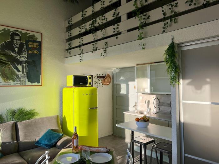 Appartement avec balcon, climatisation et vue mer