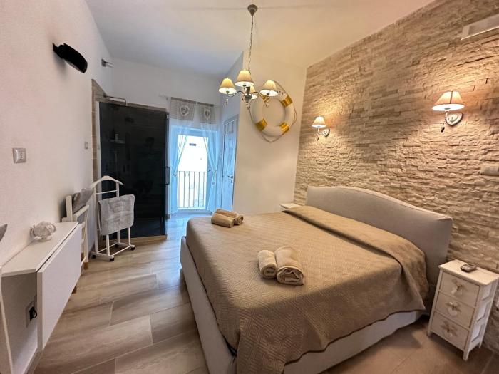 Cozy Sea View Flat with Private 83 sq Rooftop, Balcony, and BBQ in the Old Town