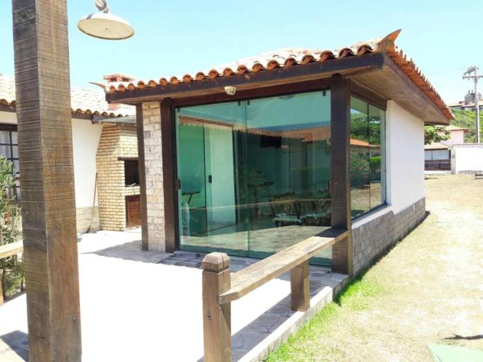 Casa a 20 metros da praia, Wi-Fi em condomínio privado!