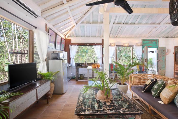 Melasti Wooden Beach House Uluwatu Private pool & Part time staff