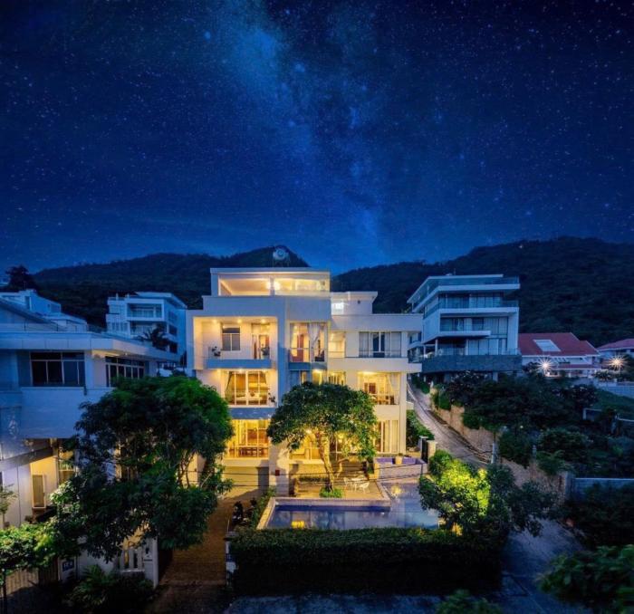 Hilton Luxury Villa 1