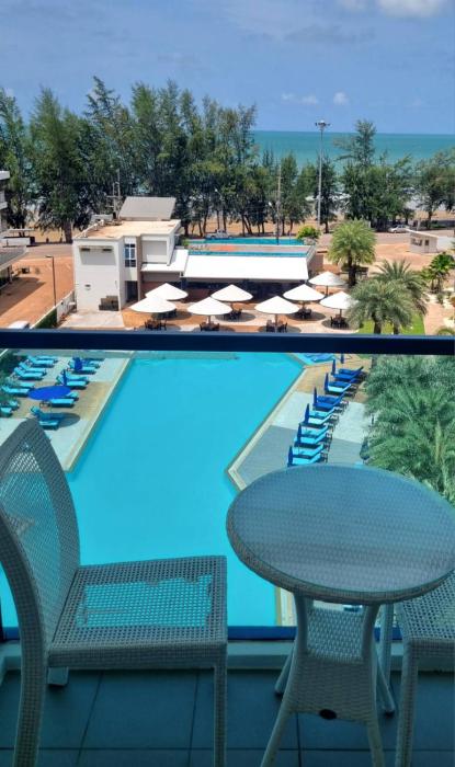 Grandblue condominium 607 with sea view