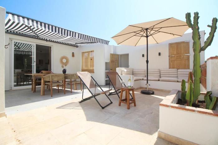 Banda del Mar Beach by Del Parque Flats