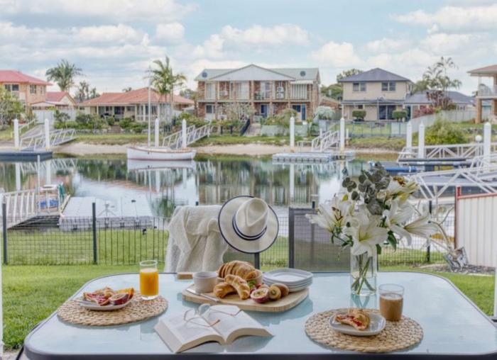 Nabilla Court - Waterfront Luxury with Paddleboards - Holiday Yamba