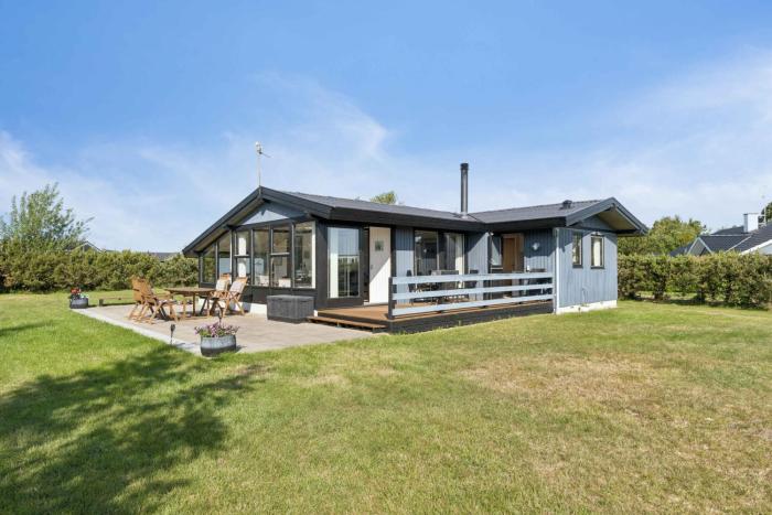 Lovely Cottage Close To The Water