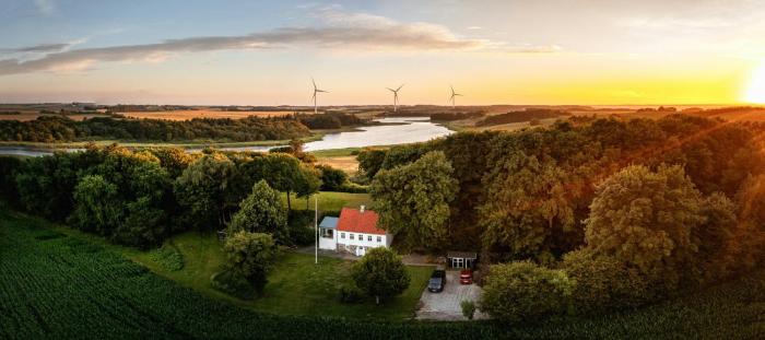 Country House With Fjord Views At Harre Vig