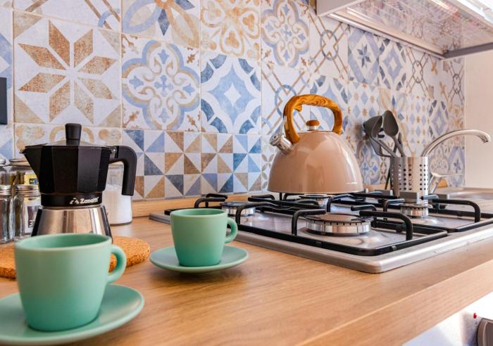 lnd 2- Near the center, free public parking