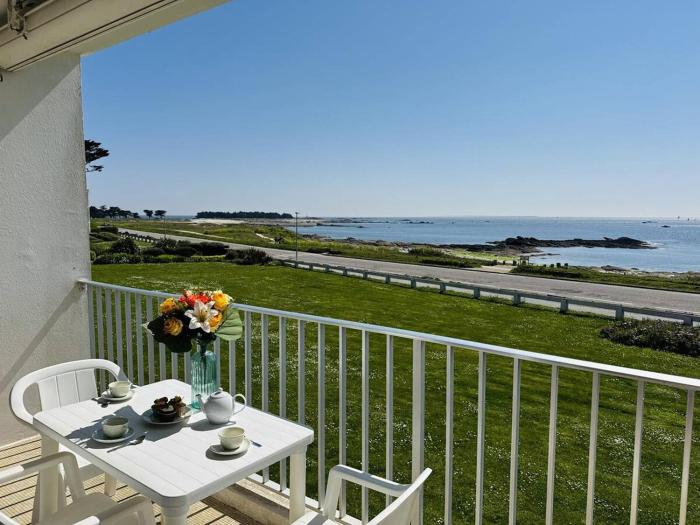 Studio 3pers vue mer, 1min à pied plage, wifi, parking