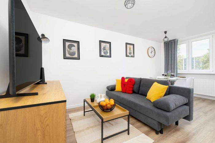 Jasny i Funkcjonalny Apartament w Bielsku-Białej z Jedną Sypialnią by Noclegi Renters