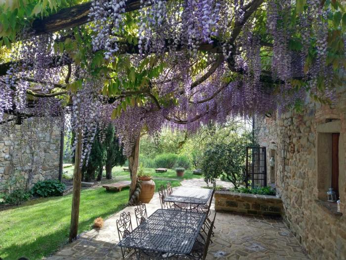 Restored Country Estate Between Tuscany And Umbria